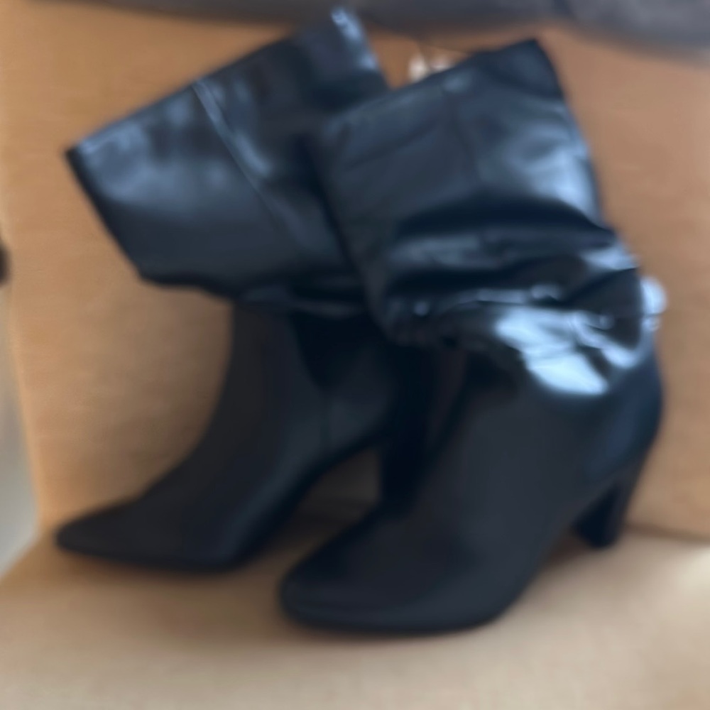 New! Black Leather Slouchy Boot